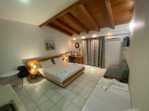 Le Chris Central Apartments