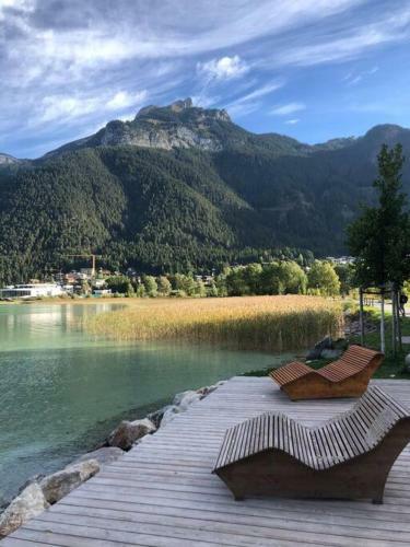 Urban Mountain Chalet With Lake View