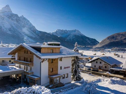 Romantic Apartment In Ehrwald With Garden And Balcony
