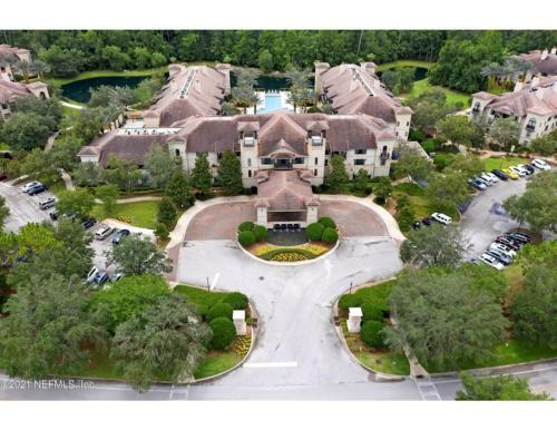 Luxury Condo - Studio Penthouse Apartment - Apartment #302