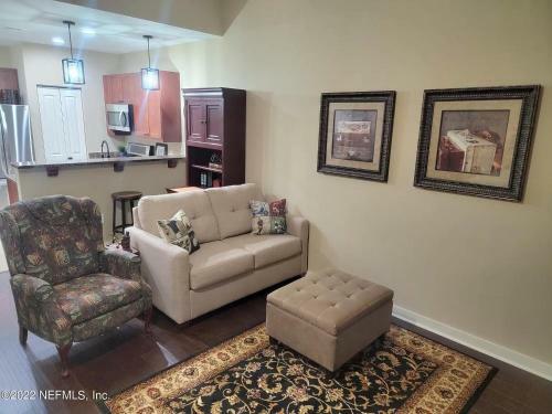 Luxury Condo - Studio Penthouse Apartment - Apartment #302