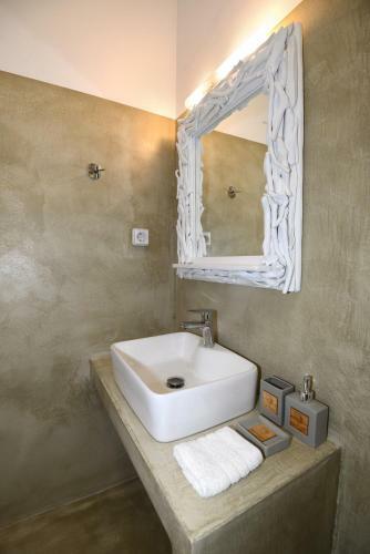 Lalari Beach Suites