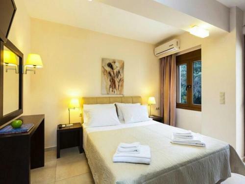 Apartment In Holiday Complex In Vlichada With Parking Space