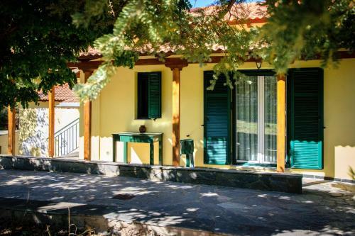 Dual House In Methydrio