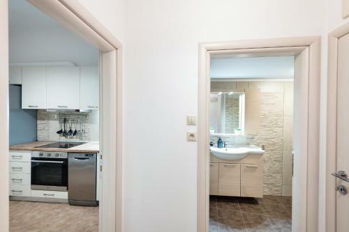 Porto Sea View Apartments - Mitropoleos