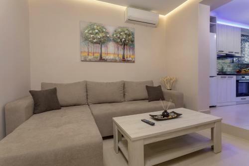 Evia's Apartment - New Apartment In Town!