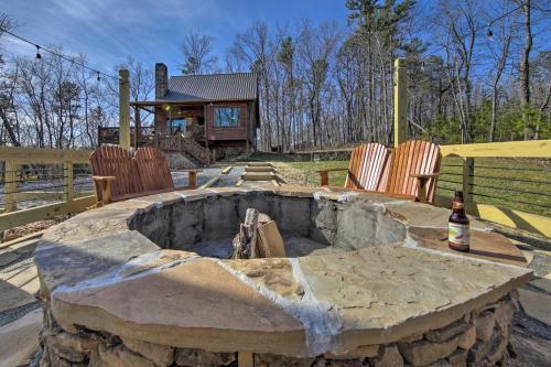 Stunning Escape With Loft, Hot Tub And Mtn Views!