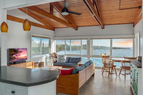 Hana Bay Oceanfront Elua Cottage Cottage