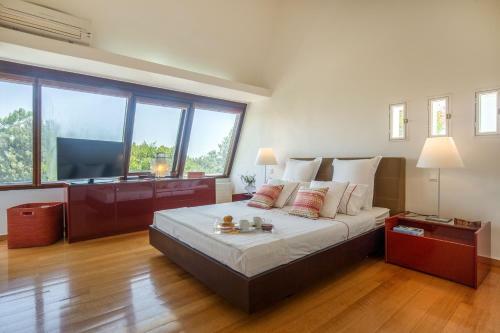 Villa Oasis Lagonisi With Garden And Large Pool