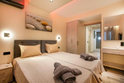 Black Rocks Family, Luxury Seafront Maisonette