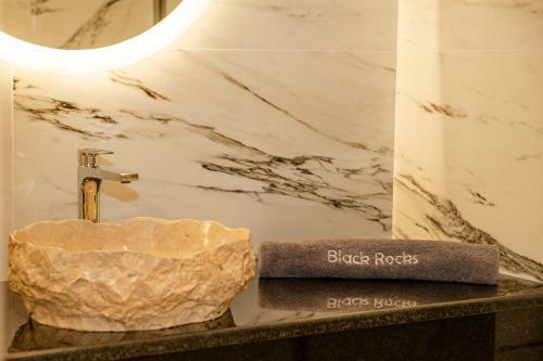 Black Rocks Family, Luxury Seafront Maisonette