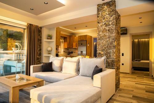 Black Rocks Family, Luxury Seafront Maisonette