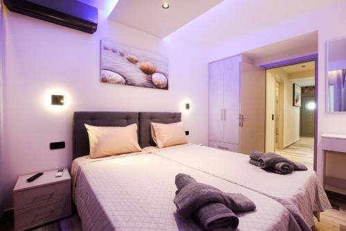Black Rocks Family, Luxury Seafront Maisonette