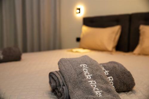 Black Rocks Family, Luxury Seafront Maisonette