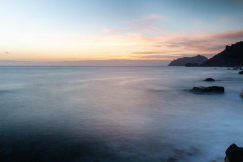Black Rocks Family, Luxury Seafront Maisonette