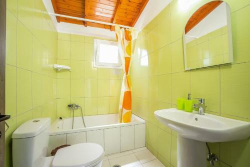 Platanos House Ideal For Families