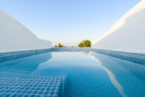 Mylos Luxury Escape
