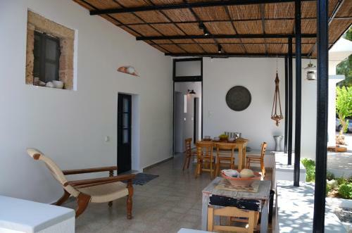 Spitaki - House With Garden By The Beach - Pefki
