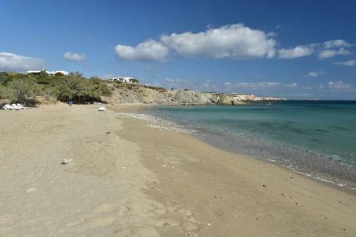 Villa Sophia Paros - Beachfront Three-bedroom Villa With Sea View