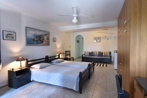 Villa Sophia Paros - Beachfront Three-bedroom Villa With Sea View