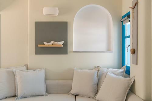 Splash With Amazing Sea Views In Piso Livadi