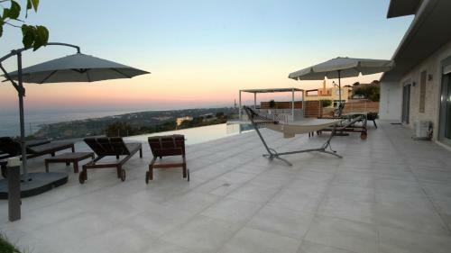 Eva Villas East, With Infinity Pool & And Panoramic Sea View
