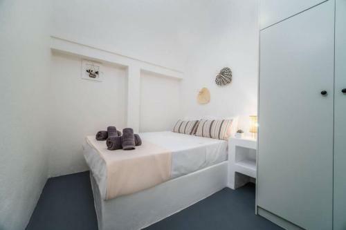 New Villa Tholos - 400m From Famous Kamari Beach