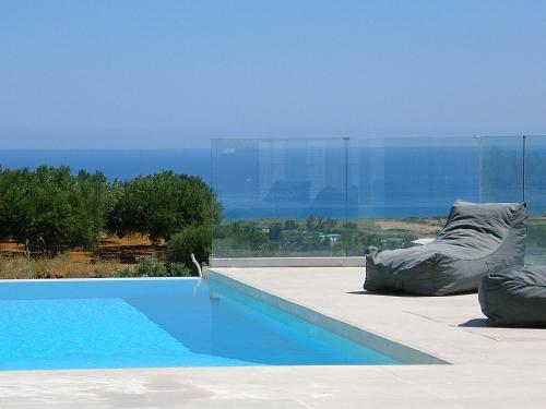 Modern Villa With Infinity Pool Close To The Sea