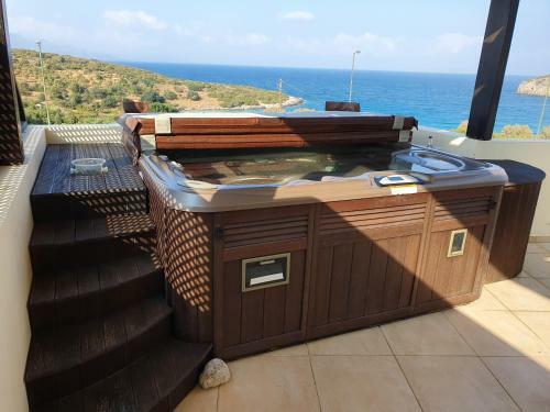 Villa Azure Sea, Istron