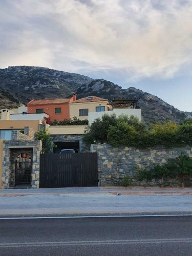 Villa Azure Sea, Istron