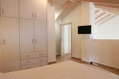Xaradiotis House - A Modern Home Away From Home