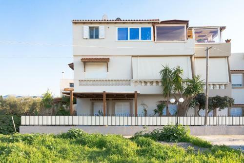 Spacious Family Home Near The Beach