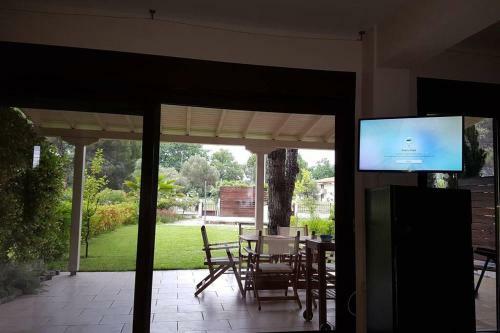 Lightfull & Relaxing Maison, 200 Steps From Paradise Karidi Beach