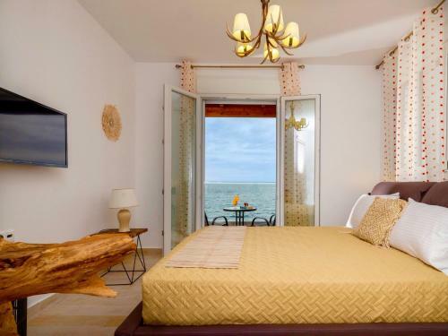 4 Bedroom Beachfront Villa With Private Pool, Skaleta