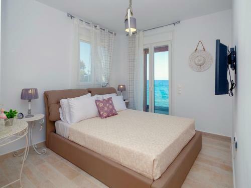 4 Bedroom Beachfront Villa With Private Pool, Skaleta