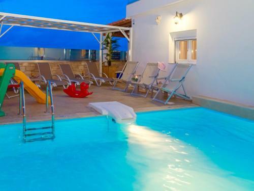4 Bedroom Beachfront Villa With Private Pool, Skaleta