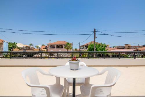 Sunbliss Studios & Apartments