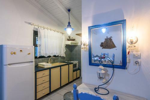 The Blue House Seaside Retreat - Fully Equipped