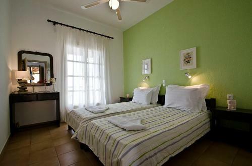 Violetta Apartments