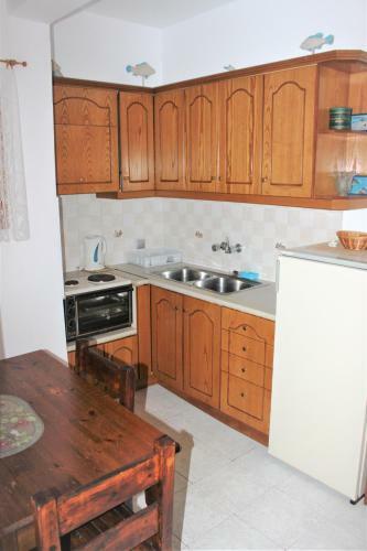 Villa Angela, Seafront Apartments, Almiros Beach