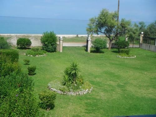 Villa Angela, Seafront Apartments, Almiros Beach