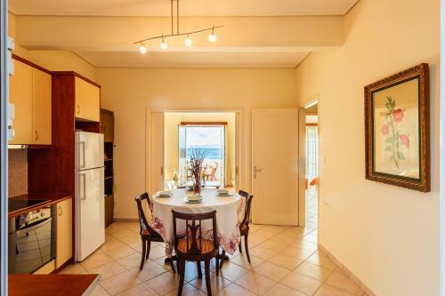 Apartamento On The Beach - Akroyali Family Lodging