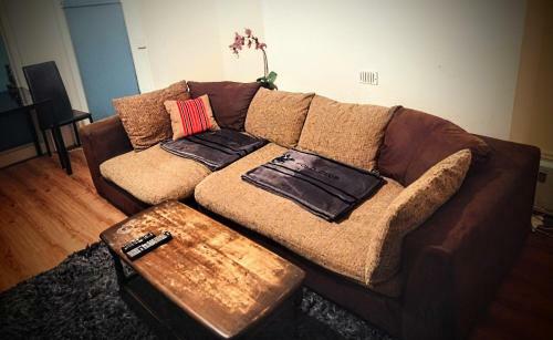 Two Bedroom Apartment One Minute From The Beach.