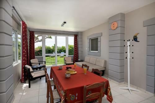 Petrakis Afrathias Garden House