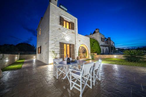 Villa Fos Residence - ???