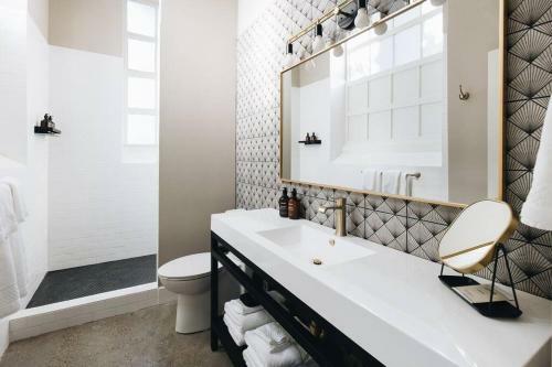 Posada Bellwood Deluxe Suite 108 At The Bellwether Hotel