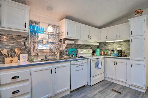 Houghton Lake Area Home With Fire Pit And Yard!