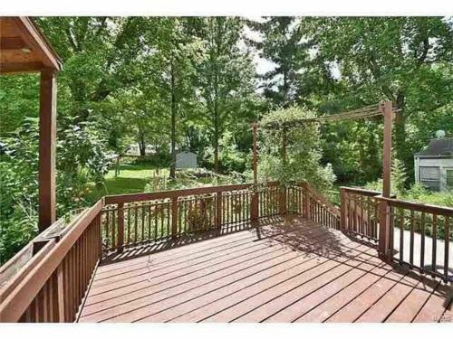 Cheerful Residential House With All Yours Needs.