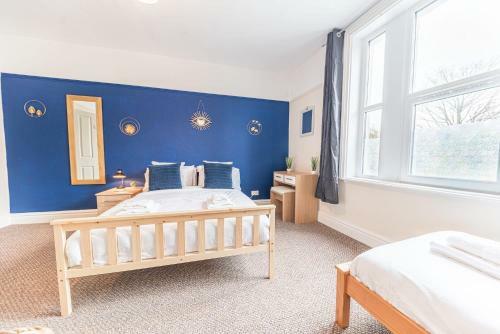 Central Location 5 Private Ensuite Bedrooms Great For Work Or Play
