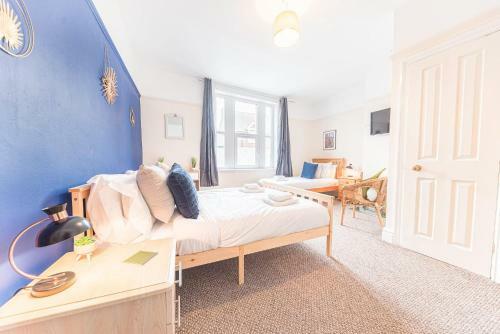 Central Location 5 Private Ensuite Bedrooms Great For Work Or Play